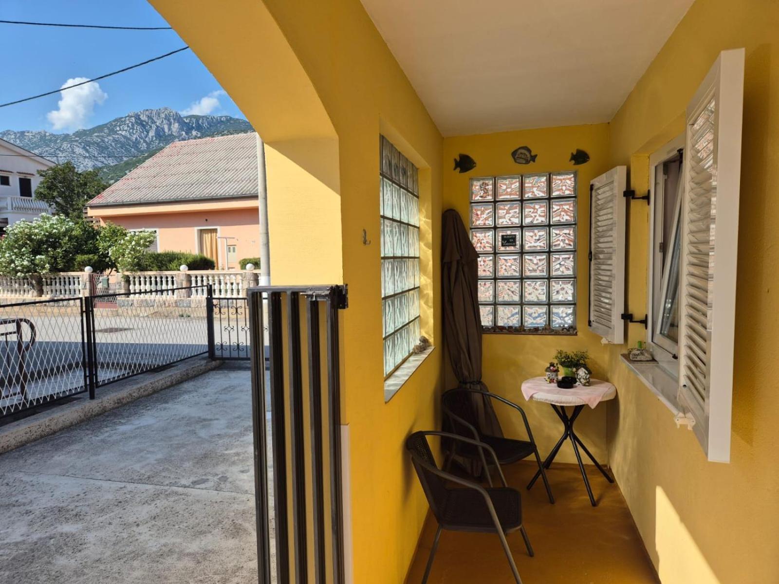Apartman Davorka Karlobag Buitenkant foto