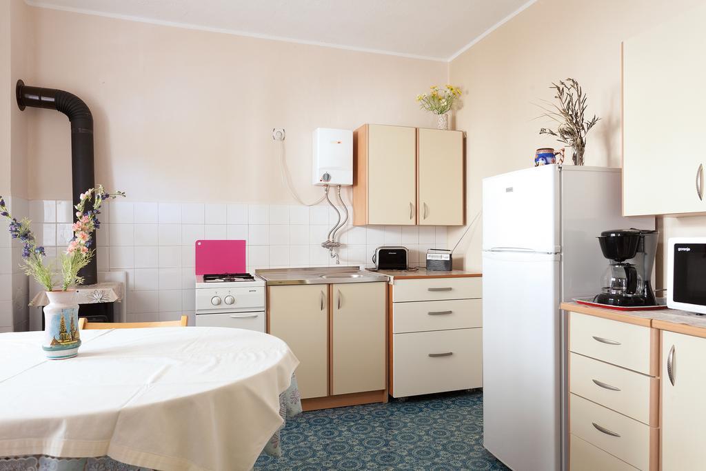 Apartman Davorka Karlobag Buitenkant foto