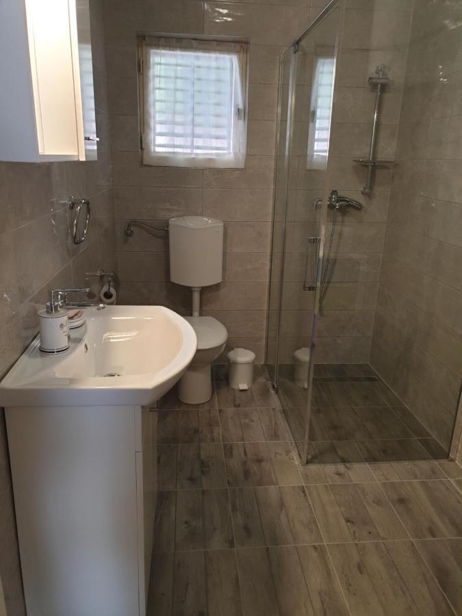 Apartman Davorka Karlobag Buitenkant foto